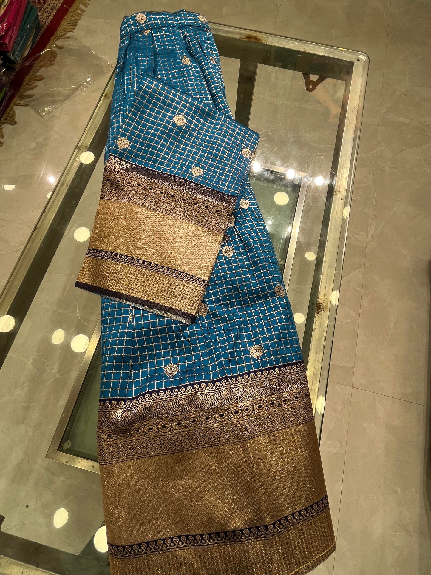 Lehenga Checks-Blouse With Out Stitching