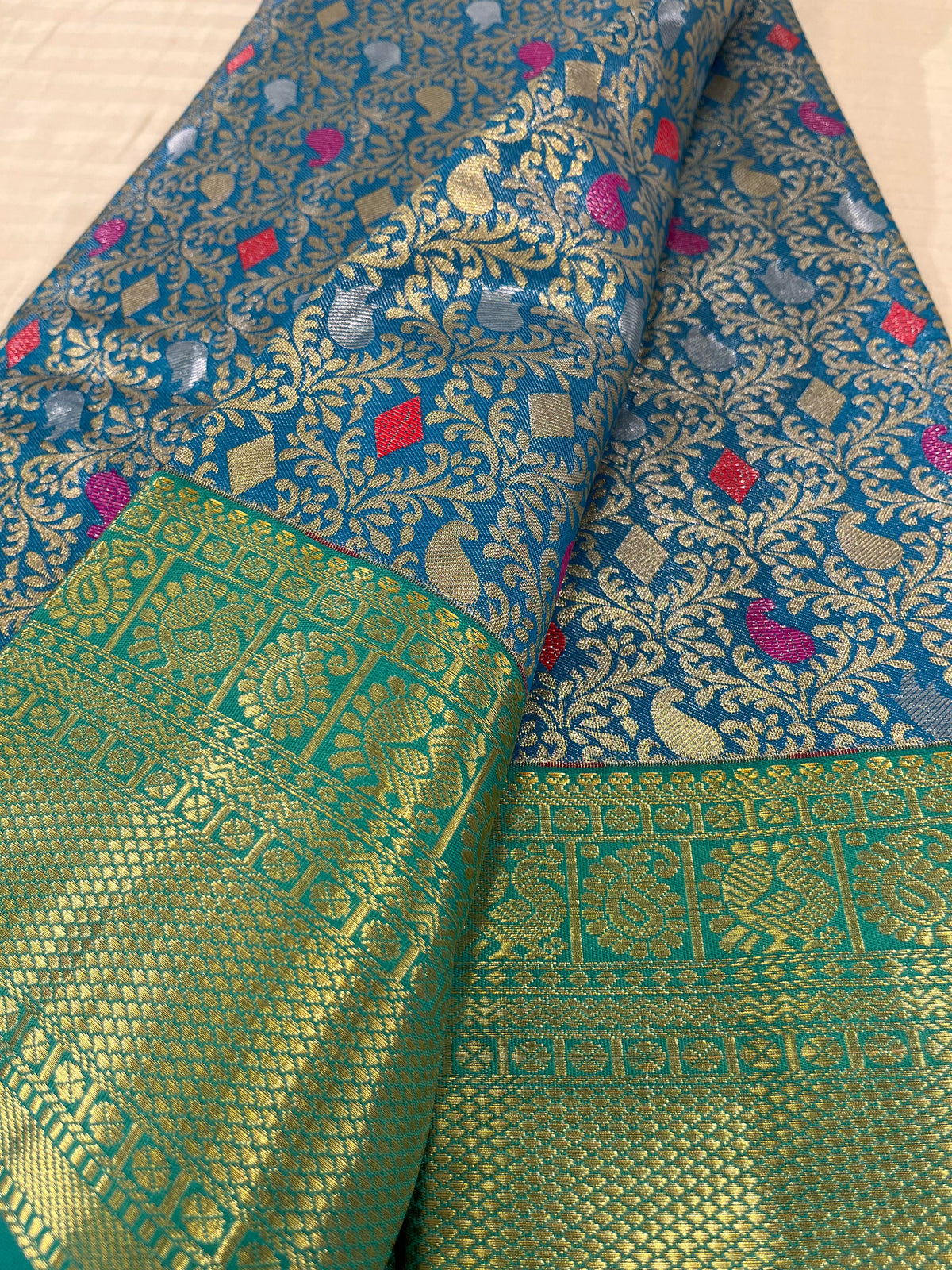 Kanchi Pattu 302