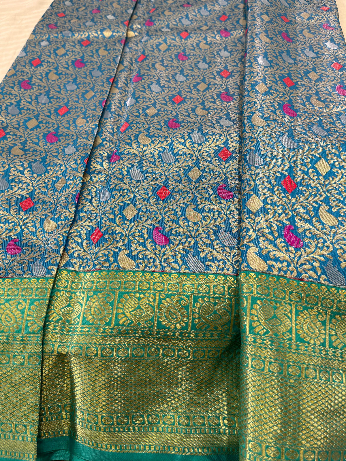 Kanchi Pattu 302