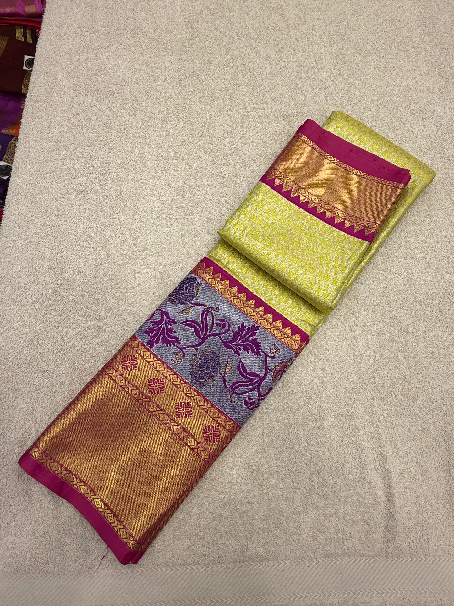 Kanchi Pattu 23