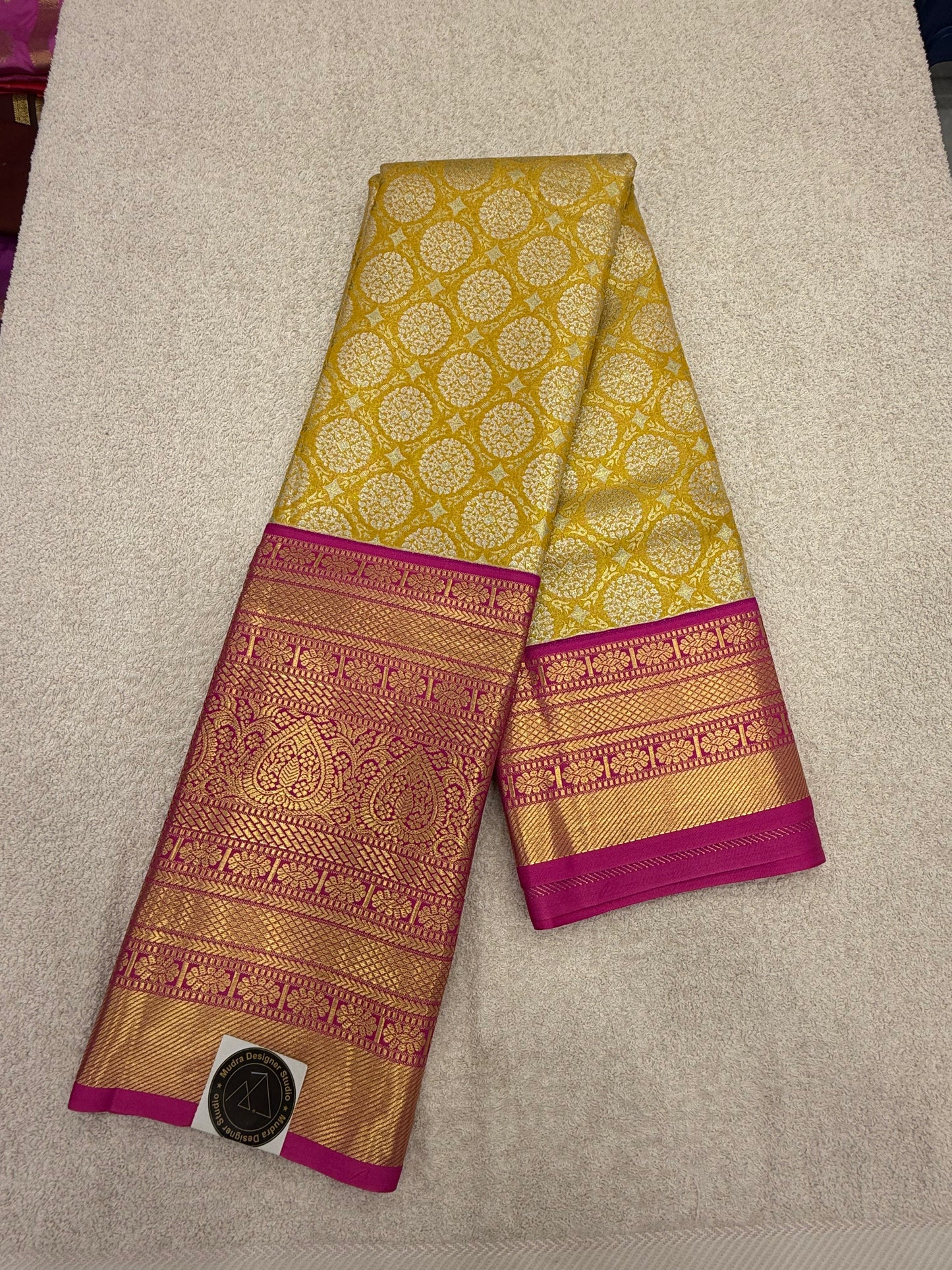 Kanchi Pattu 24