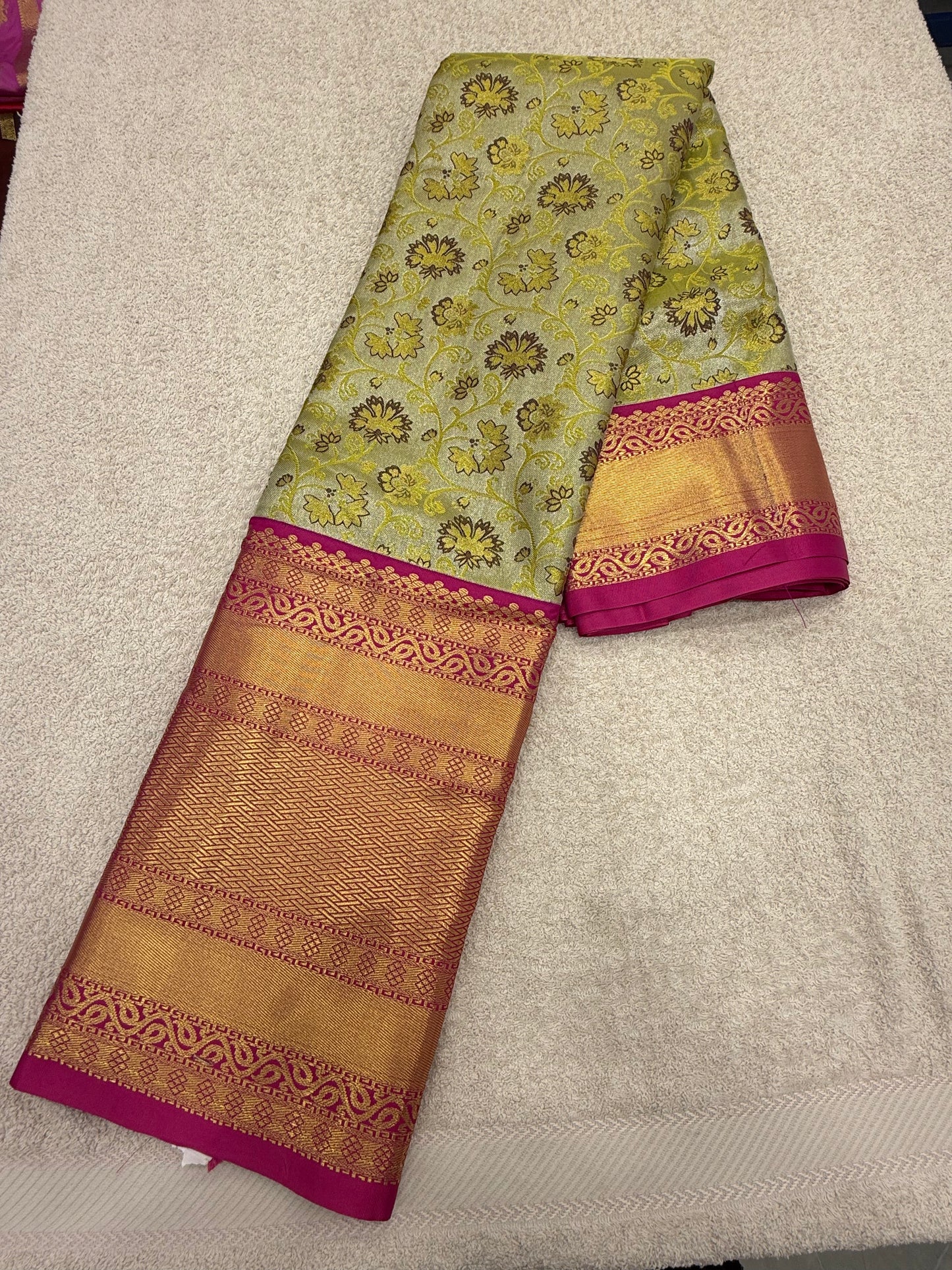 Kanchi Pattu 29