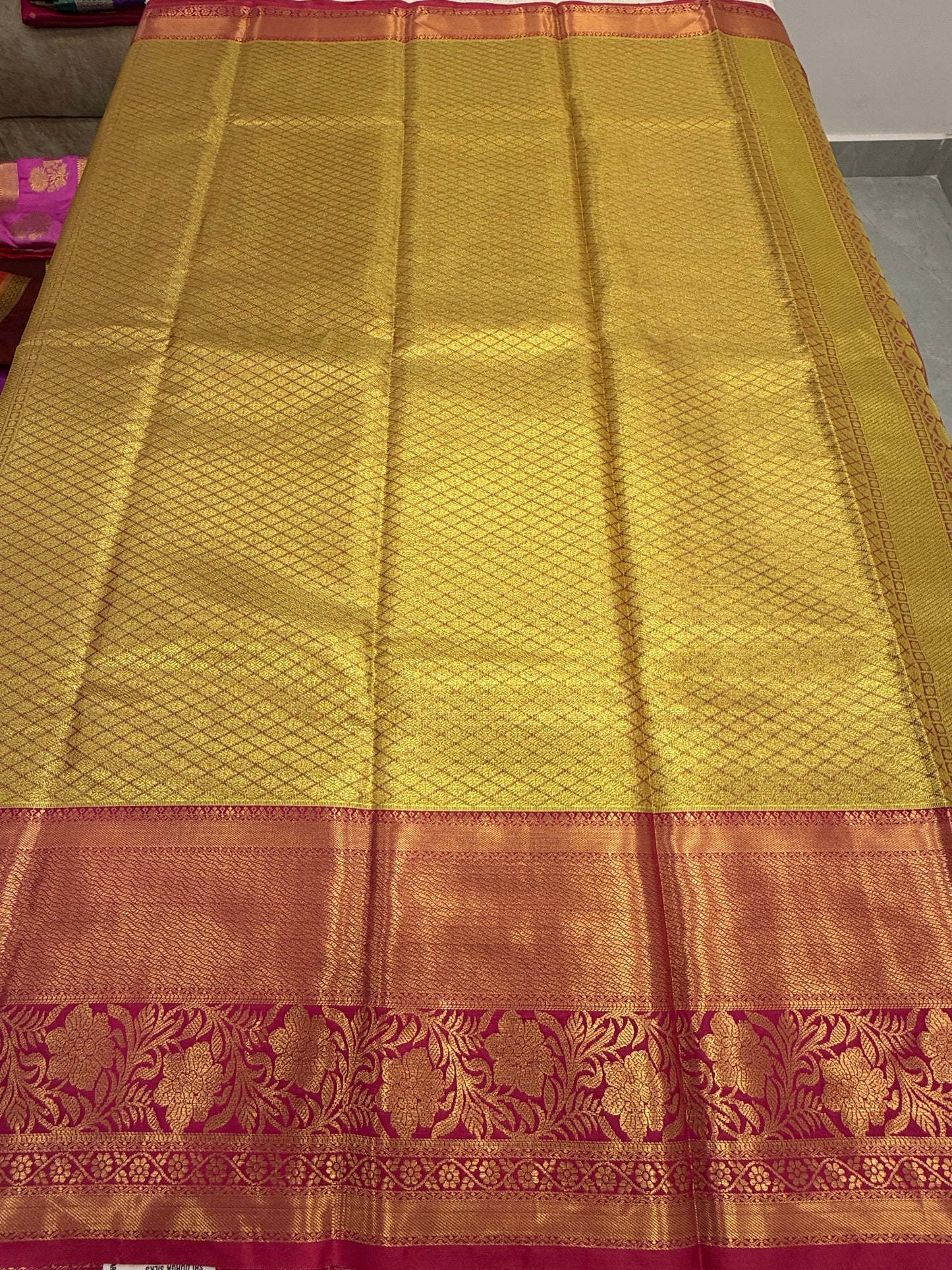 Kanchi Pattu 34