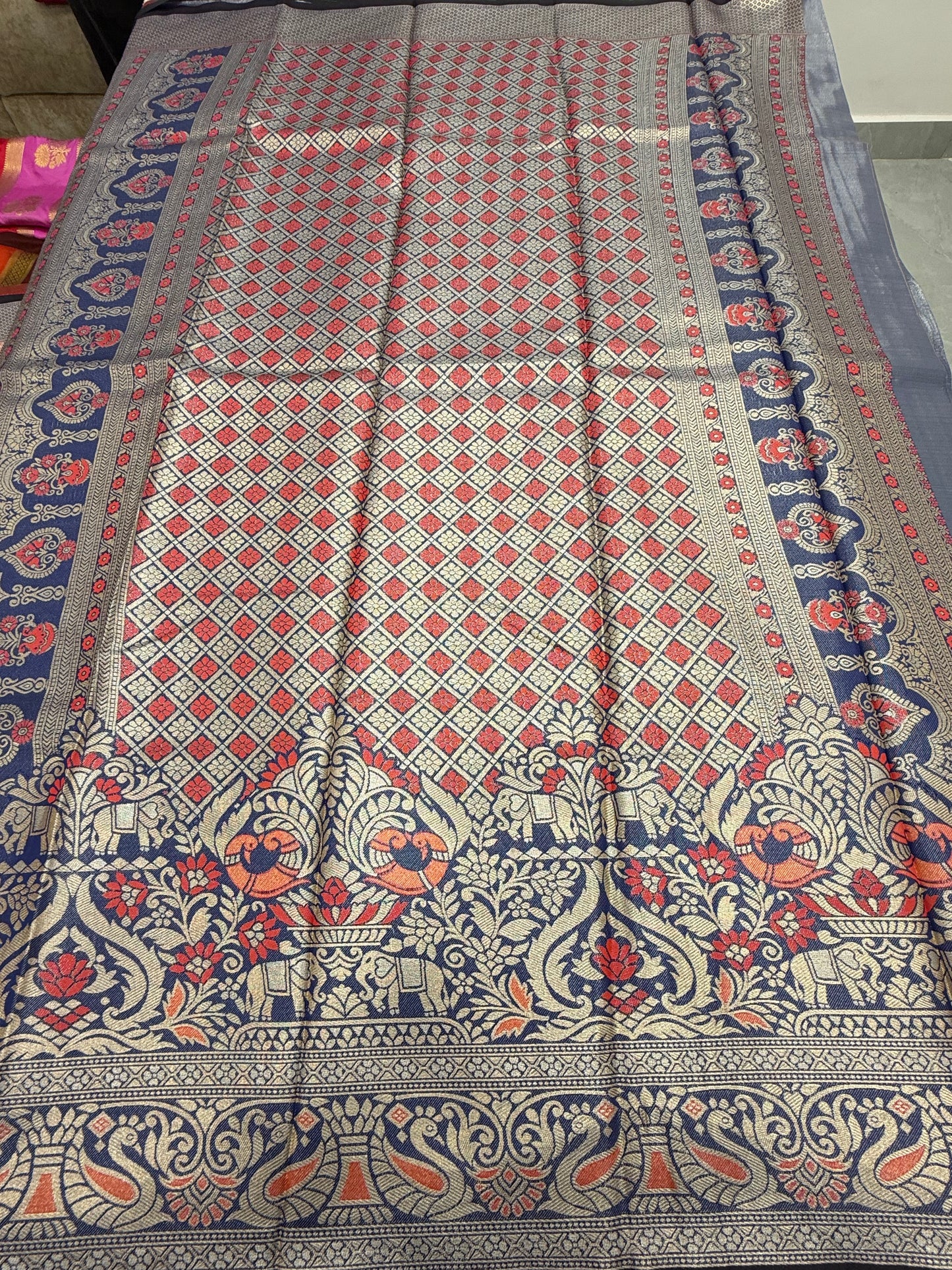 Kanchi Pattu 37