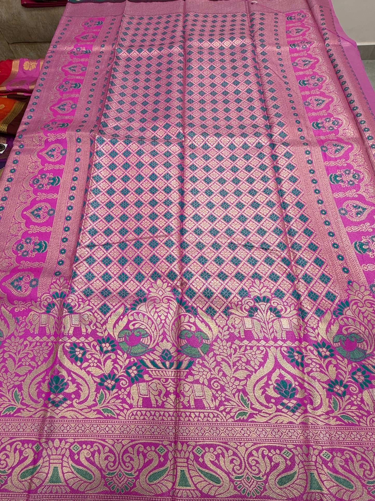 Kanchi Pattu 38