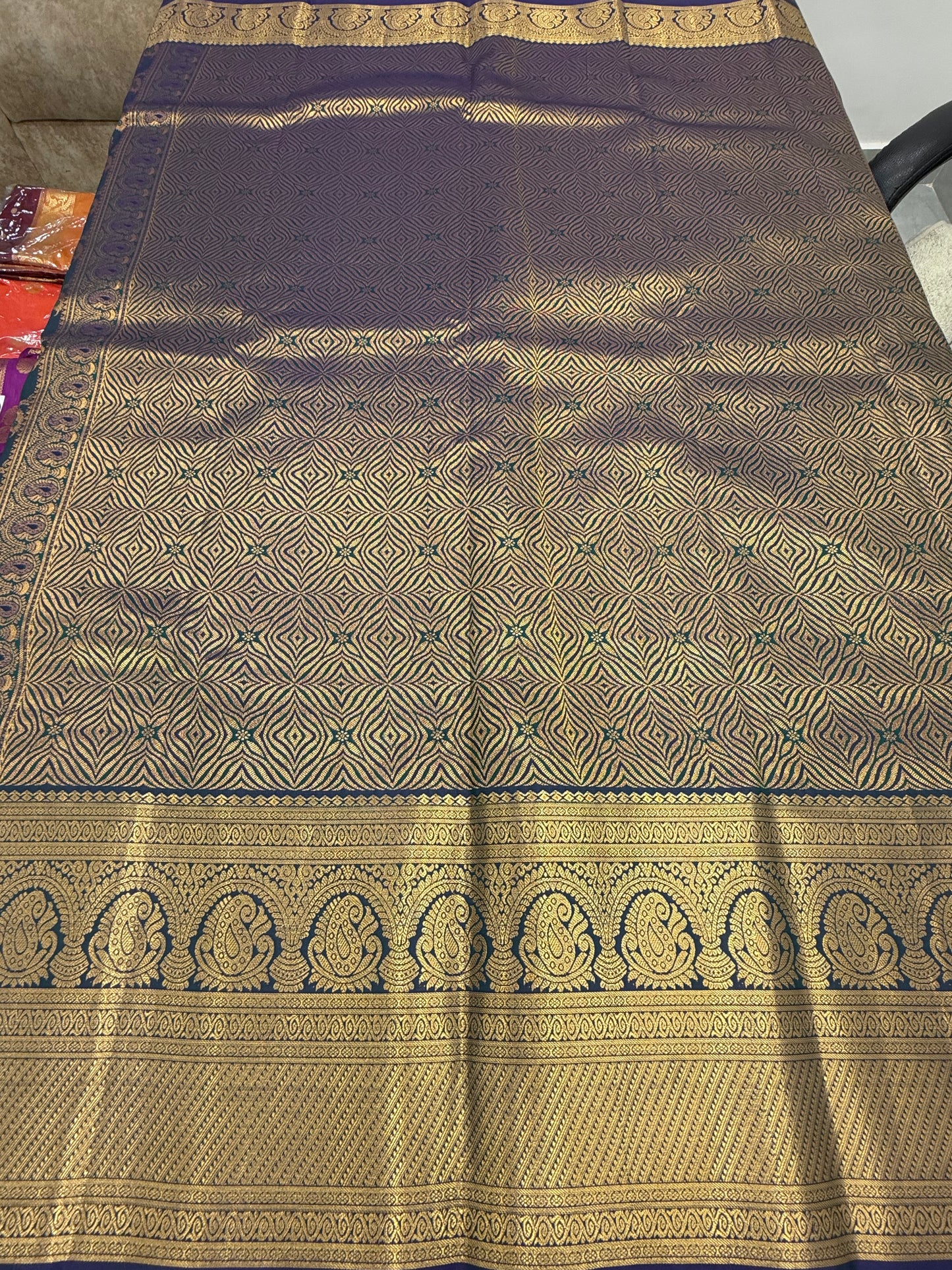 Kanchi Pattu 41