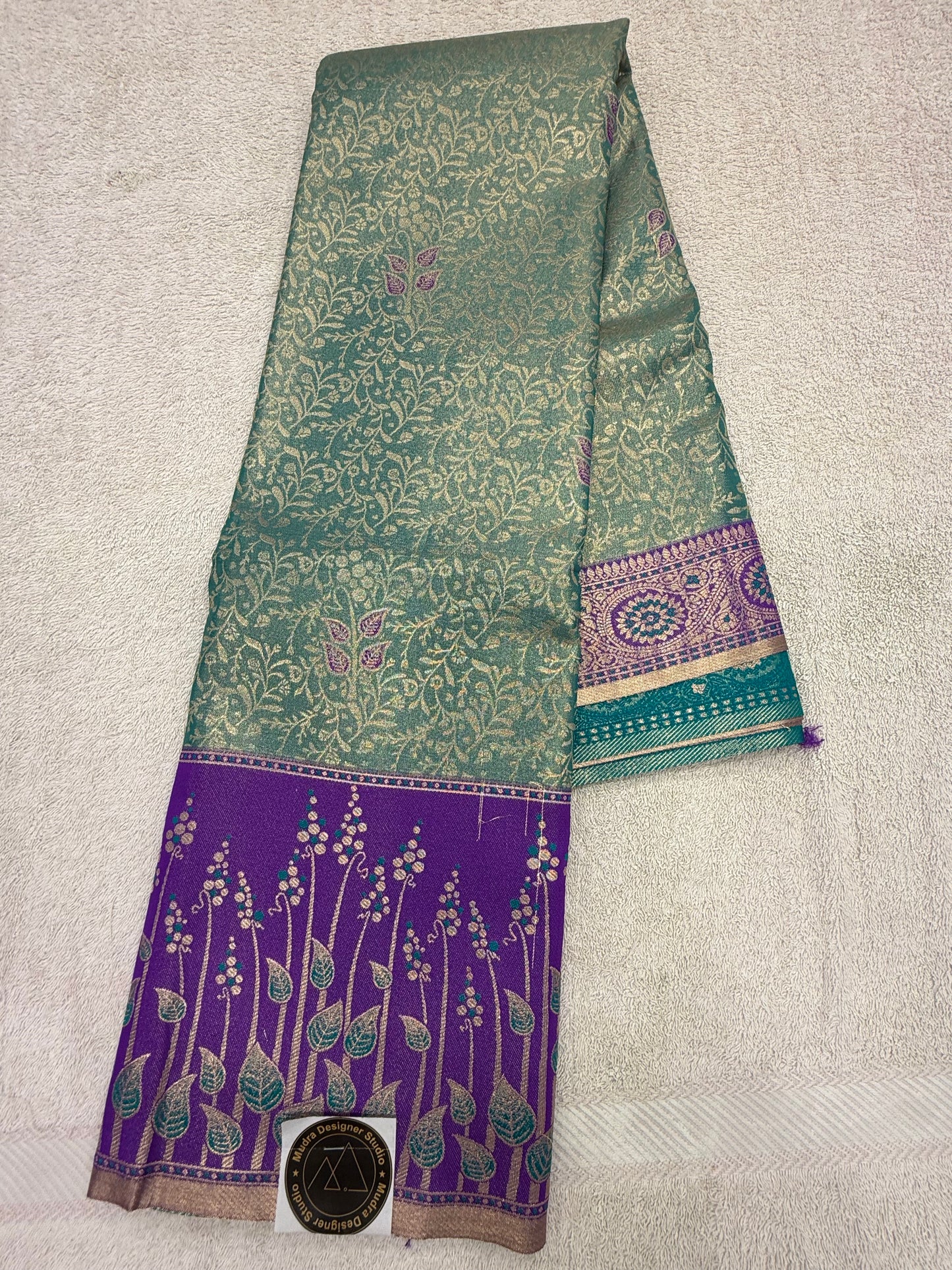 Kanchi Pattu 44