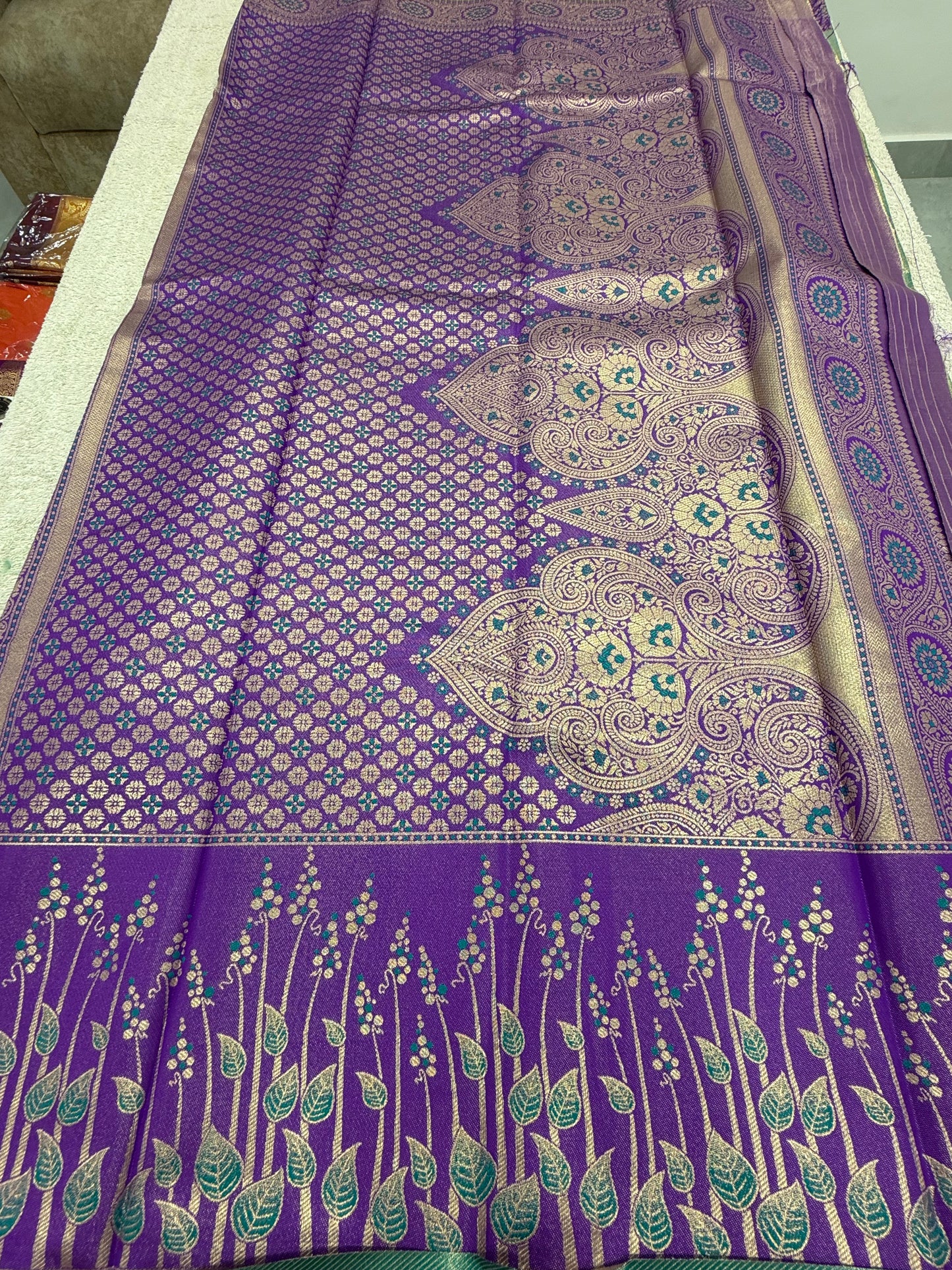 Kanchi Pattu 44