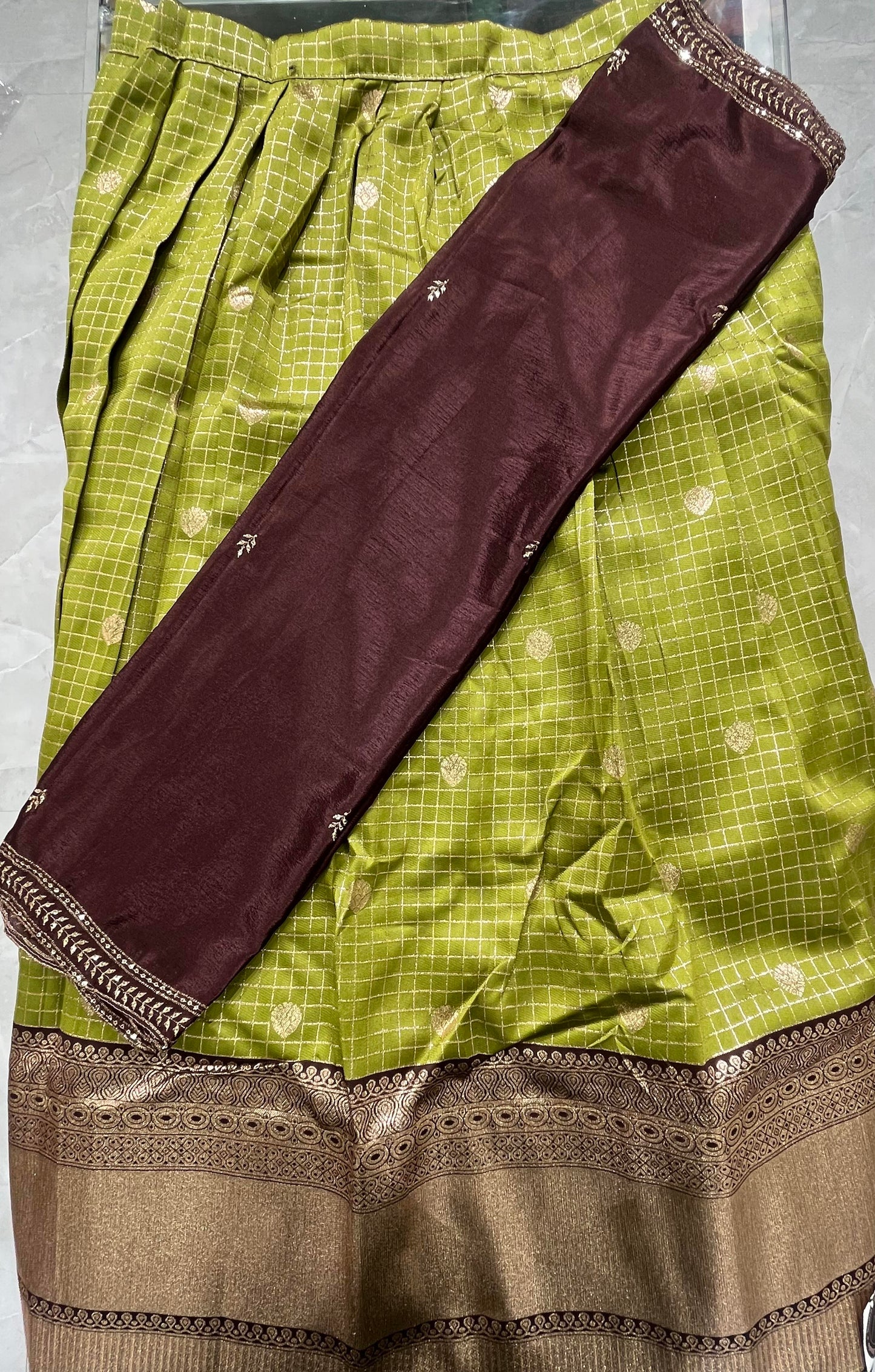Lehenga Checks -Blouse With Out Stitching